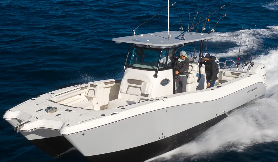 World Cat 325CC -  Catamaran Fishing Boat