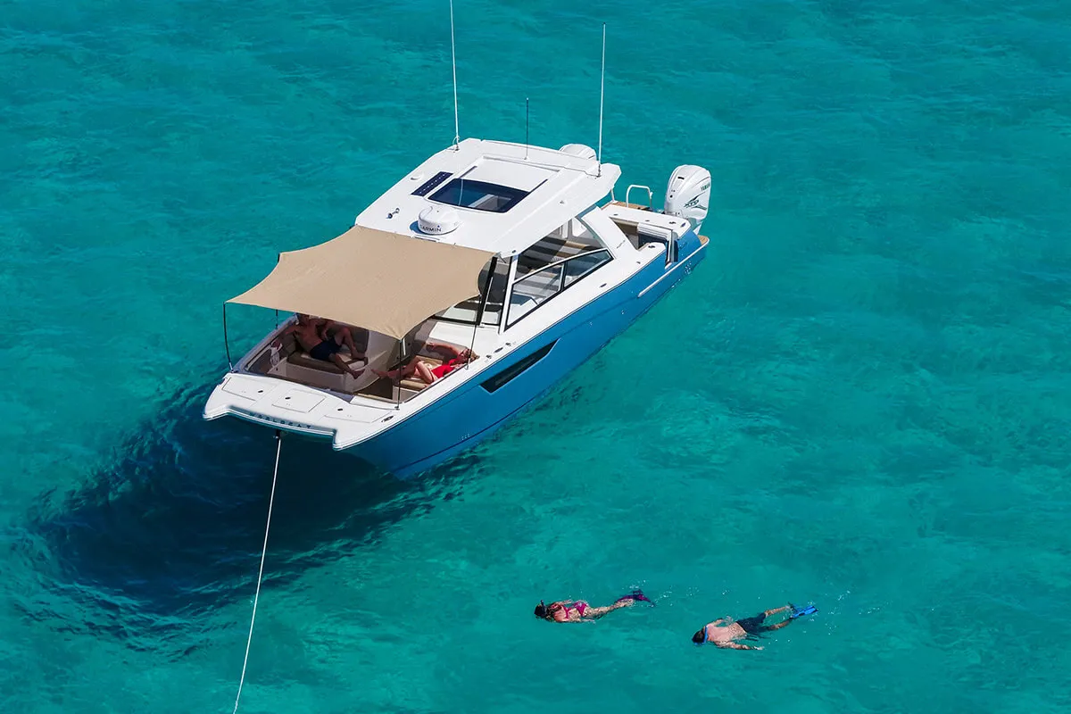 World Cat 400DC-X  Cruiser Yacht