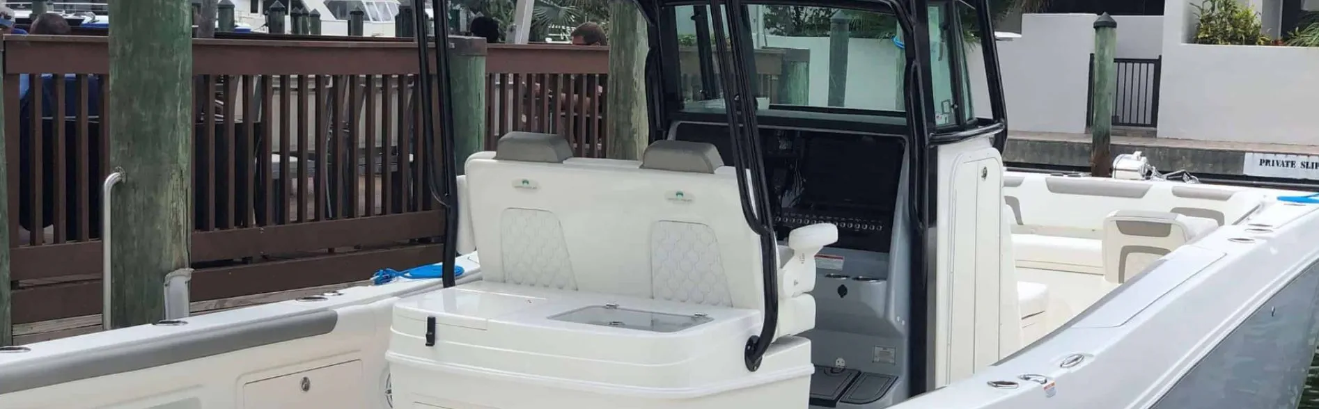 World Cat 325CC Center Console